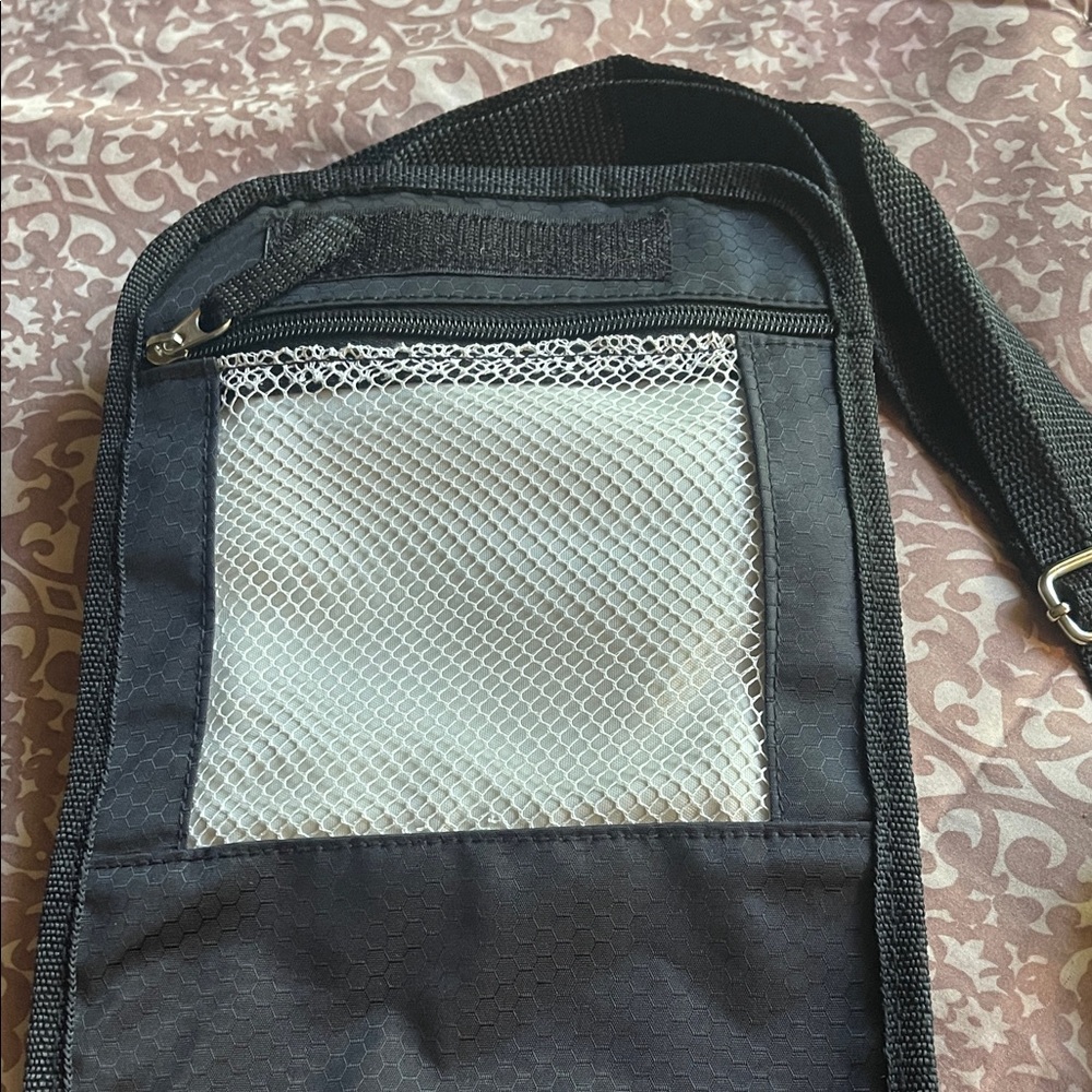 Stylish Black Messenger Bag by Heys - Picture 4 of 12